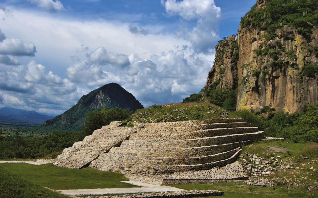 Héctor Montaño  Zona Arqueológica de Chalcatzingo, Morelos  2016  Fotografía  Secretaría de Cultura INAH MX 