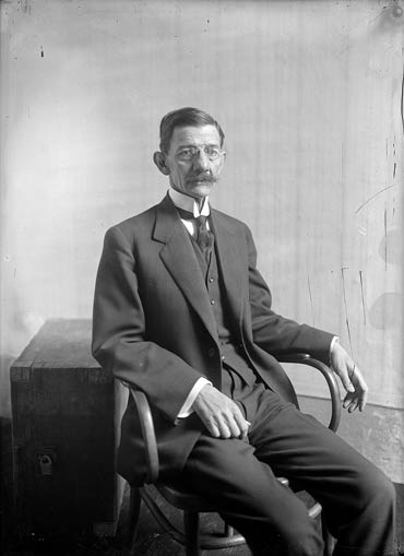 FOTOGRAFÍA DEL FONDO CASASOLA, EMILIO RABASA, CA  1905    (INV  5686) SECRETARÍA DE CULTURA INAH SINAFO FN MX  Título: Emilio Rabasa, retrato, Colección: Archivo Casasola, Autor: Casasola; Lugar de asunto: México, D F , México, Fecha de asunto: 1905, Fecha de toma: 1905, Proceso: Placa seca de gelatina 