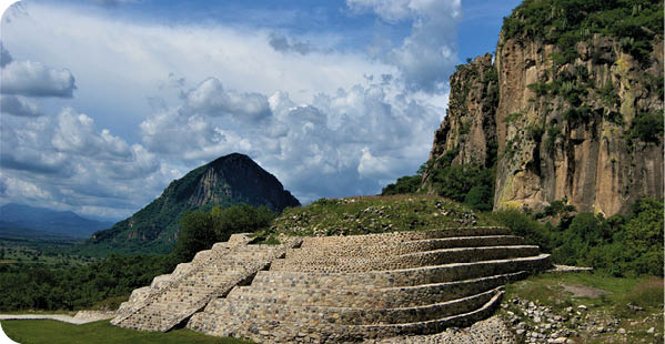 Héctor Montaño  Zona Arqueológica de Chalcatzingo, Morelos  2016  Fotografía  Secretaría de Cultura INAH MX 