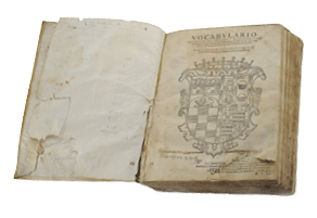 En M  xico, son pocos los ejemplares   que se pueden apreciar de las obras   que salieron en los primeros a  os de   la imprenta en Nueva Espa  a   ALONSO DE MOLINA, VOCABULARIO EN LENGVA   CASTELLANA Y MEXICANA, M âXICO,   CASA DE ANTONIO  DE ESPINOSA, 1571_MORTON, CASA DE SUBASTAS  Monte Athos 179  Lomas de Chapultepec  11000, M  xico, D F   Tel  5283-3140  Cat  logos digitales en: mortonsubastas com  DepArTAMenTo De Libros y DoCuMenTos  Jes  s Cruz  jcruz mortonsubastas com