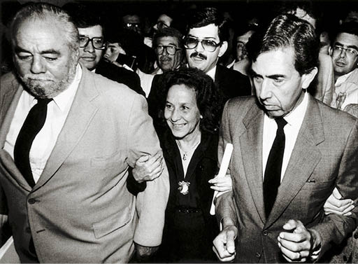 Manuel Clouthier, Rosario Ibarra y Cuauhtémoc Cárdenas entrando a la Secretaría de Gobernación   6 de julio de 1988 